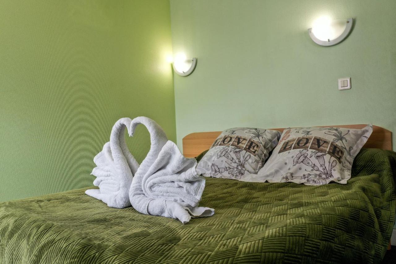Hotel Le Pommeil Guéret Esterno foto