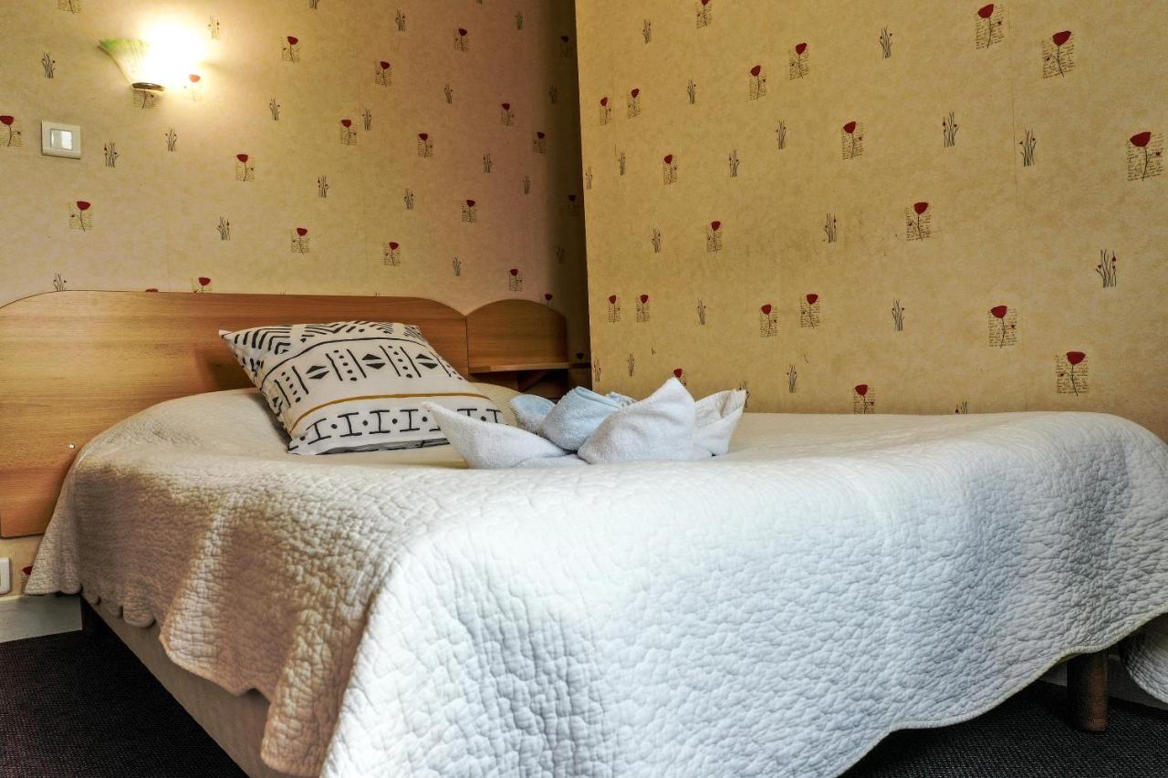 Hotel Le Pommeil Guéret Esterno foto