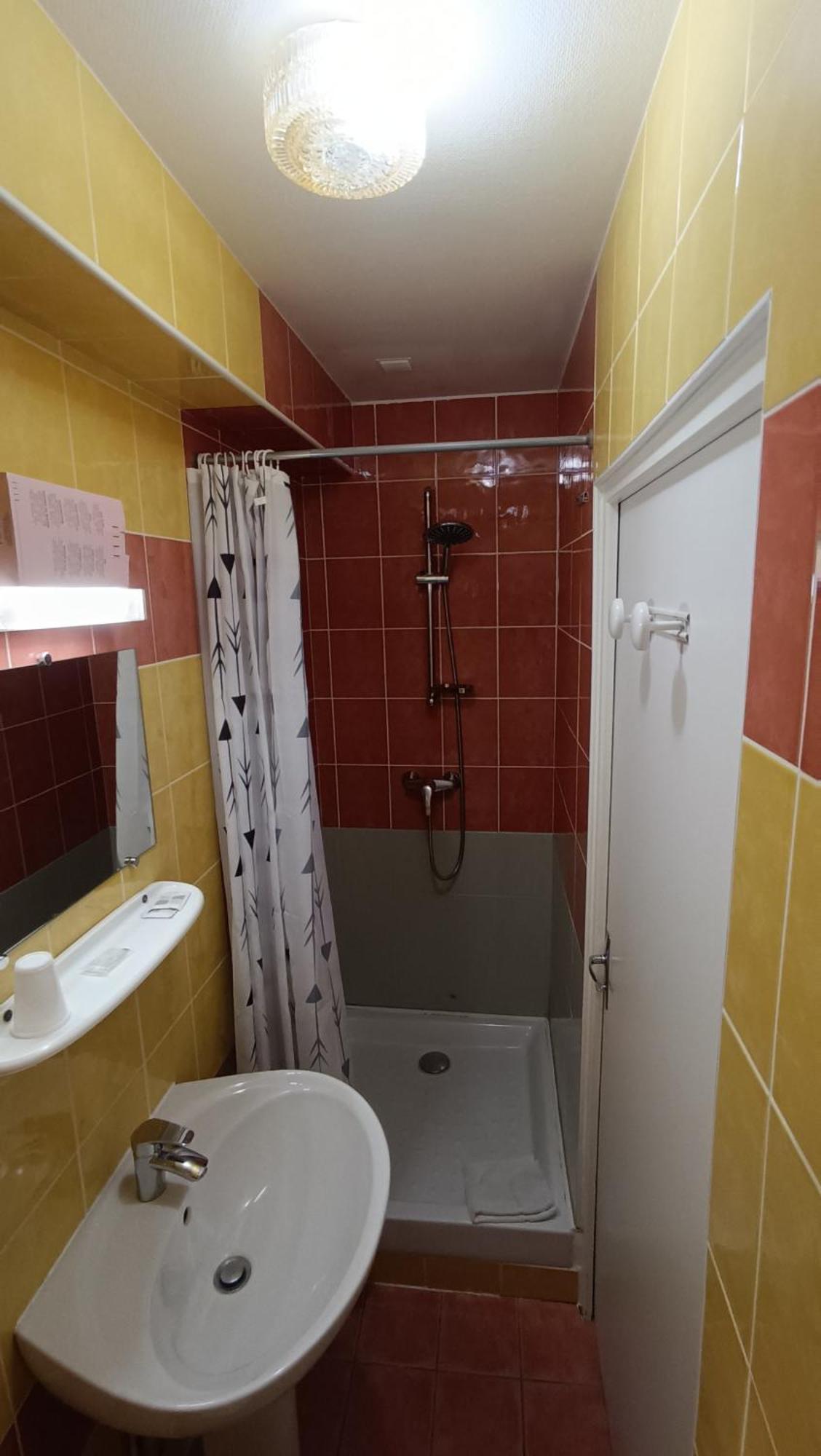 Hotel Le Pommeil Guéret Esterno foto