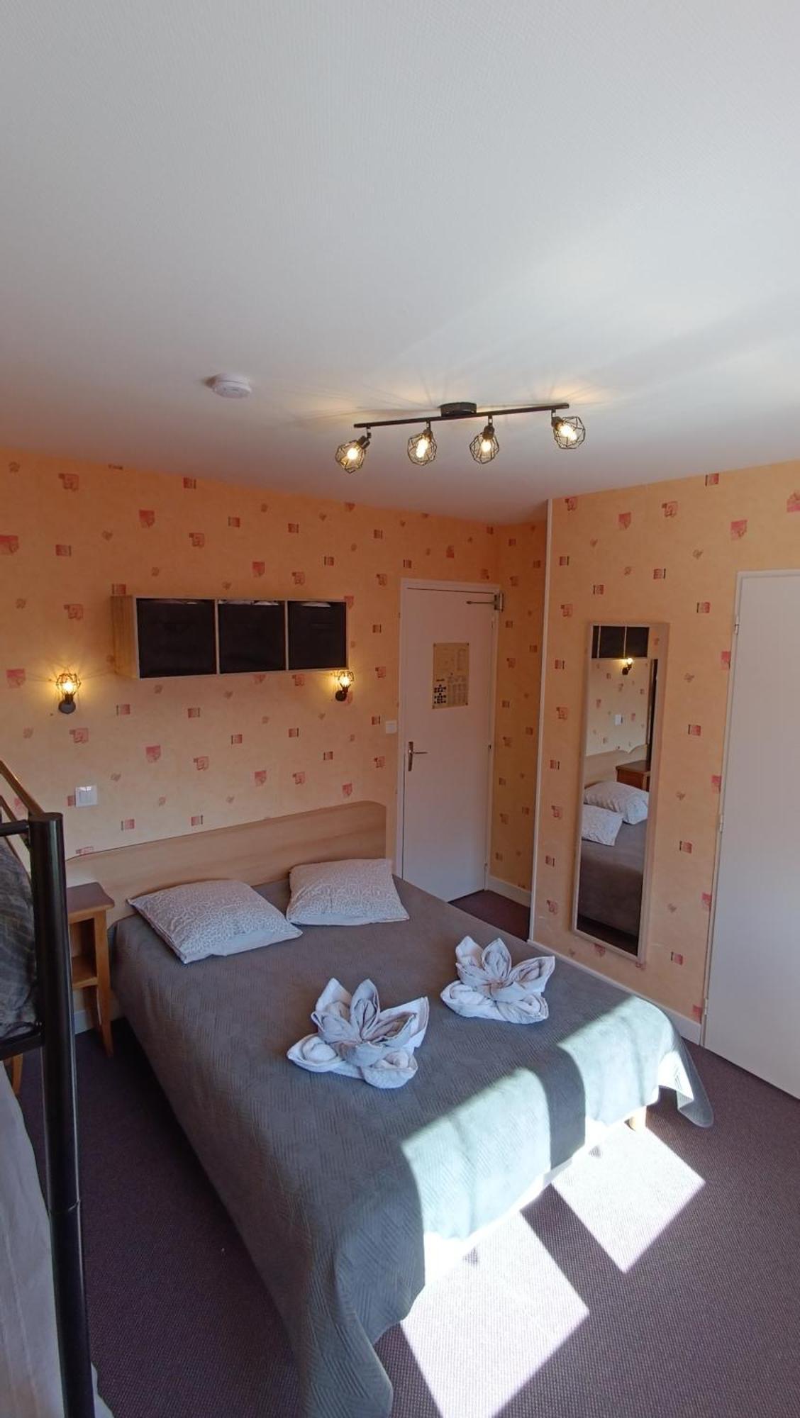 Hotel Le Pommeil Guéret Esterno foto
