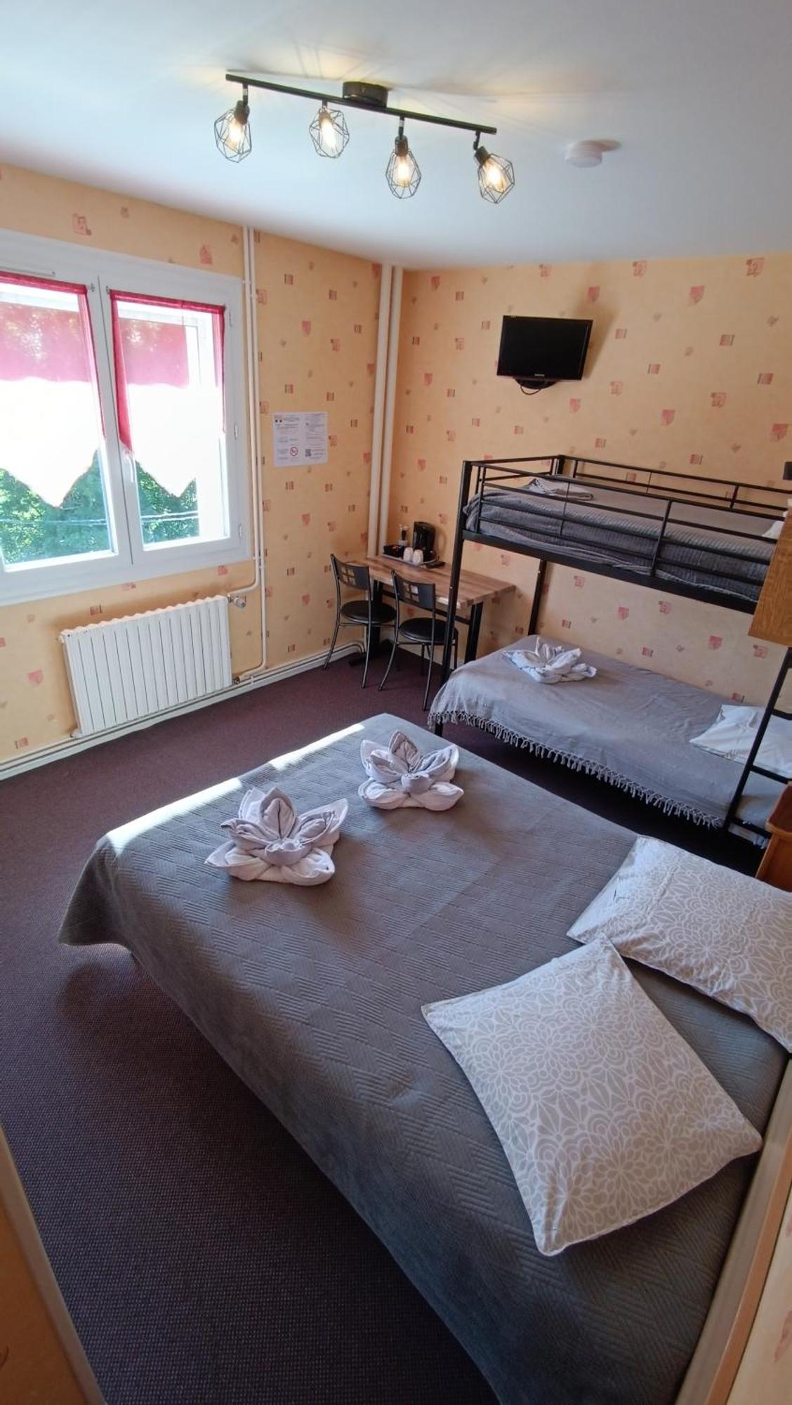 Hotel Le Pommeil Guéret Esterno foto