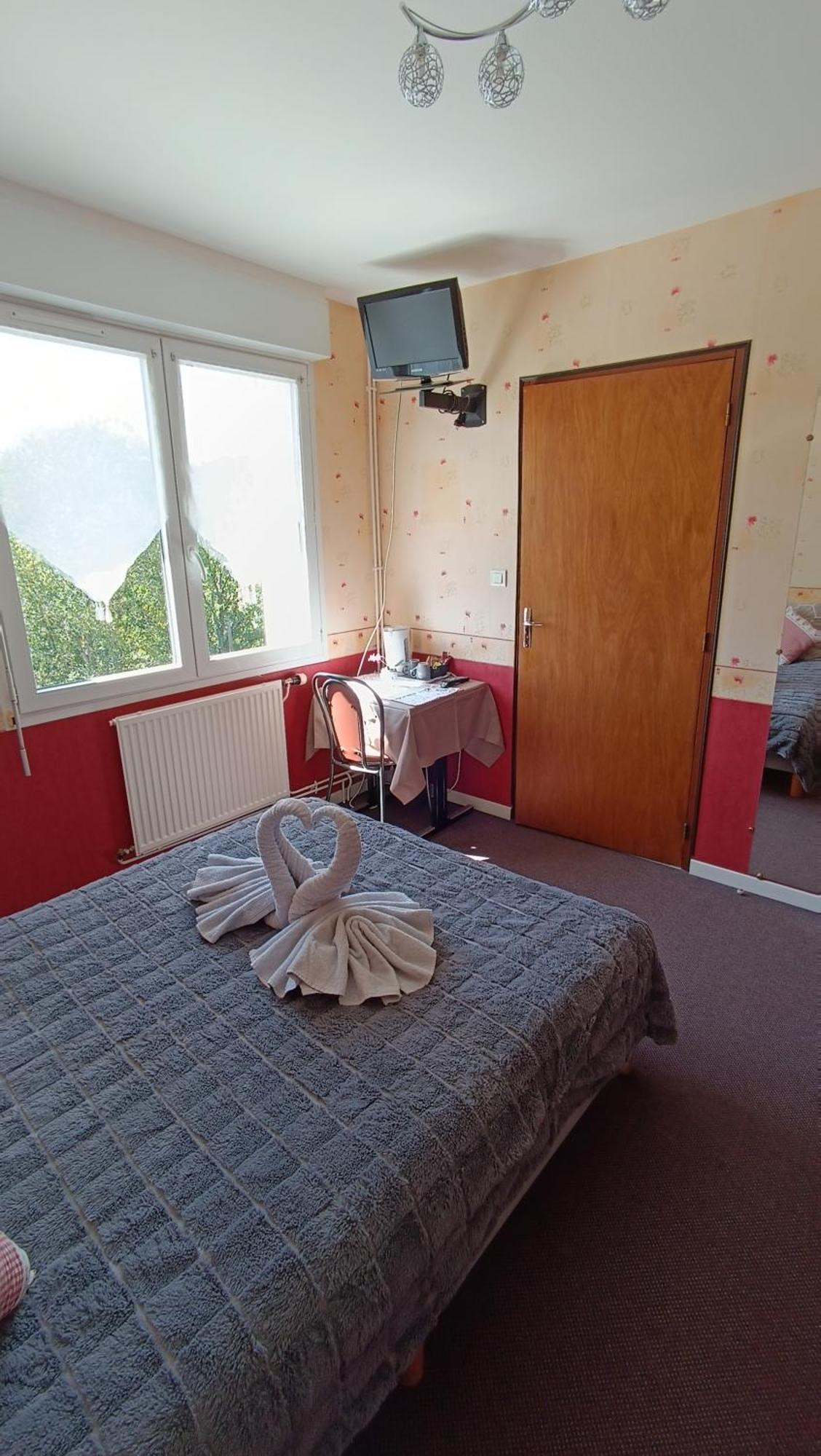 Hotel Le Pommeil Guéret Esterno foto