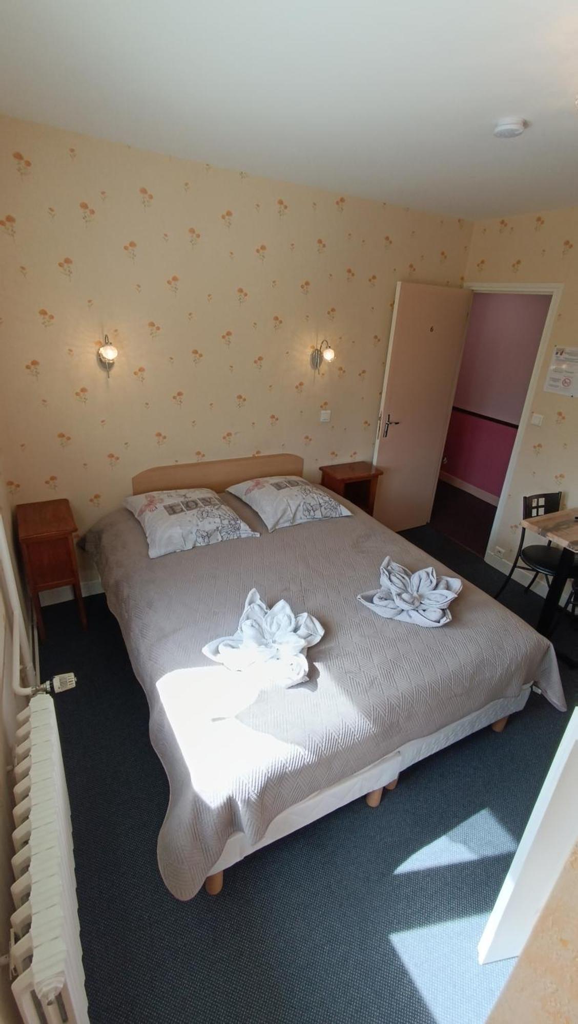 Hotel Le Pommeil Guéret Esterno foto